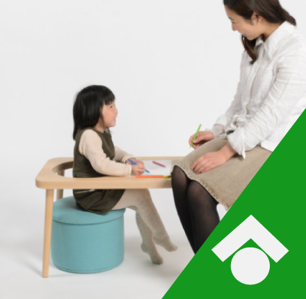Diseño japonés que monitorea el crecimiento de los niños con muebles
