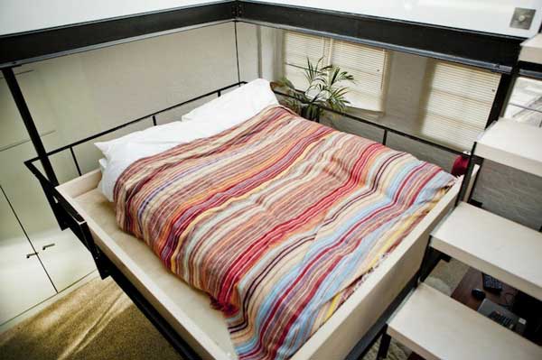 Suspended-Bed-in-a-Apartment-6